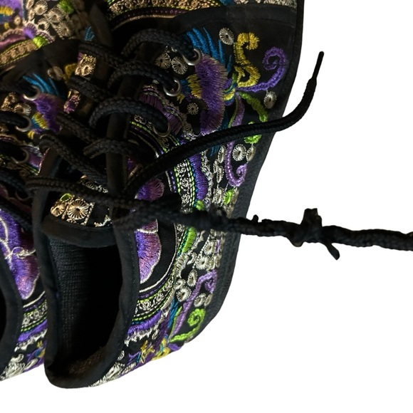 Beautiful Embroidered Handmade Sneakers from Thailand - Picture 5 of 7